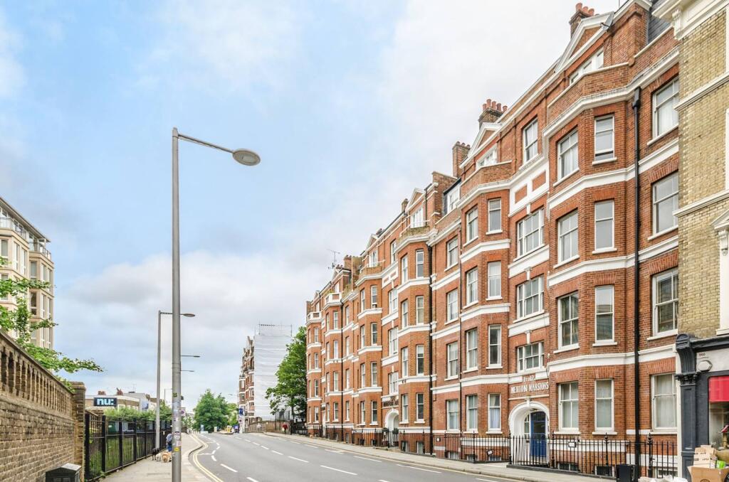 3 bed 1st Floor Flat for rent in London. From Foxtons - Earls Court