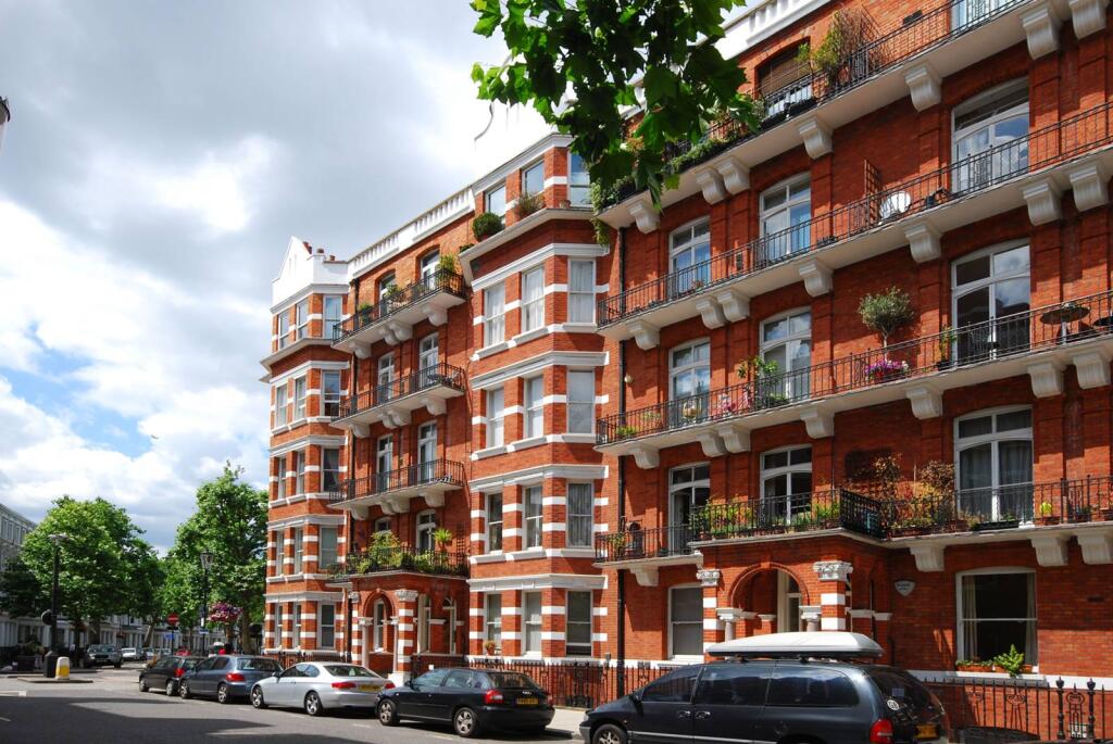 2 bed 1st Floor Flat for rent in London. From Foxtons - Earls Court