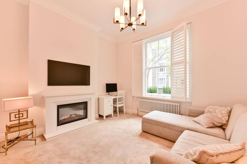 1 bed 1st Floor Flat for rent in Kensington. From Foxtons - Earls Court