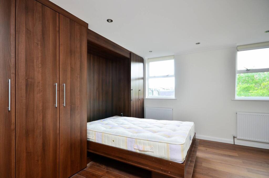 0 bed Studio for rent in Kensington. From Foxtons - Earls Court