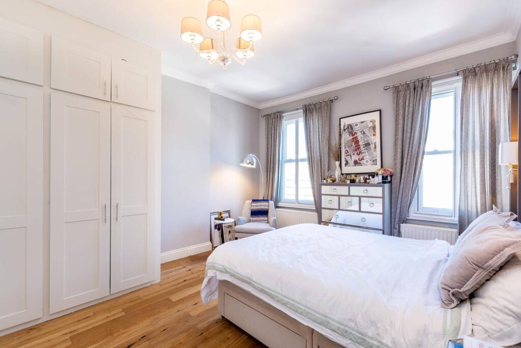 2 bed 1st Floor Flat for rent in Kensington. From Foxtons - Earls Court