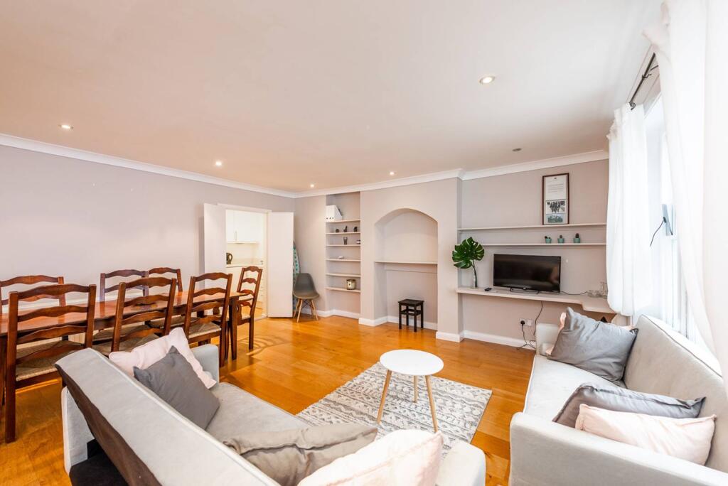 2 bed Annexe for rent in Kensington. From Foxtons - Earls Court