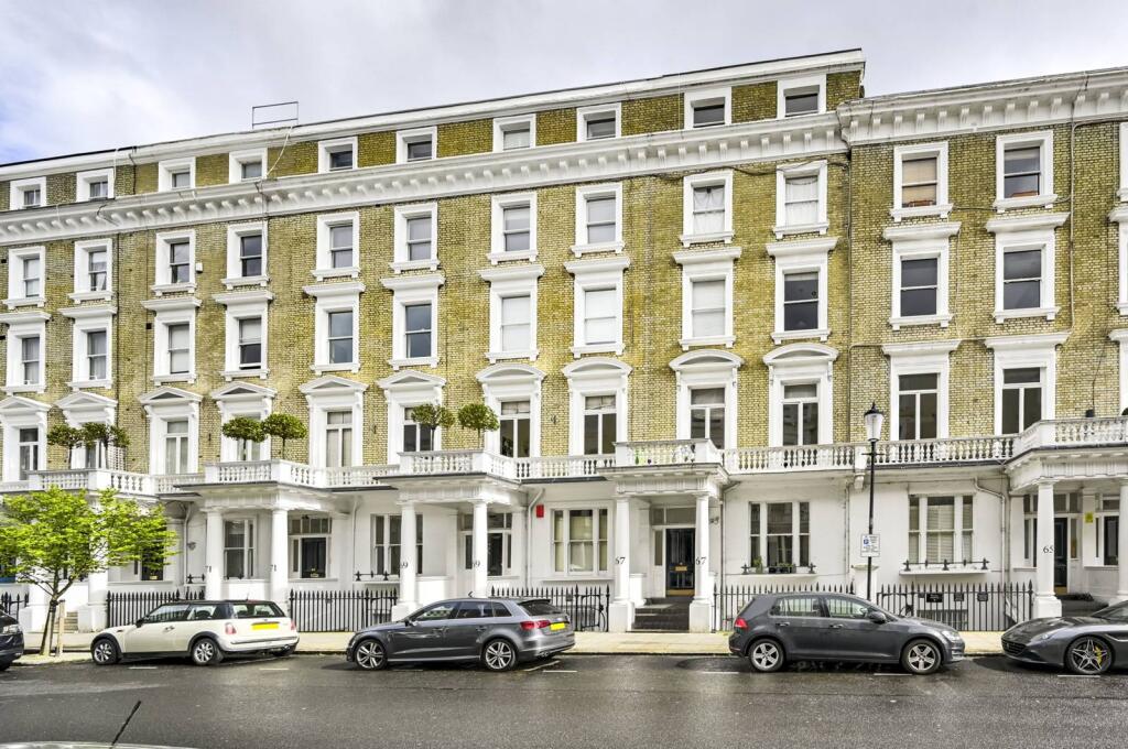 2 bed 1st Floor Flat for rent in Chelsea. From Foxtons - Earls Court