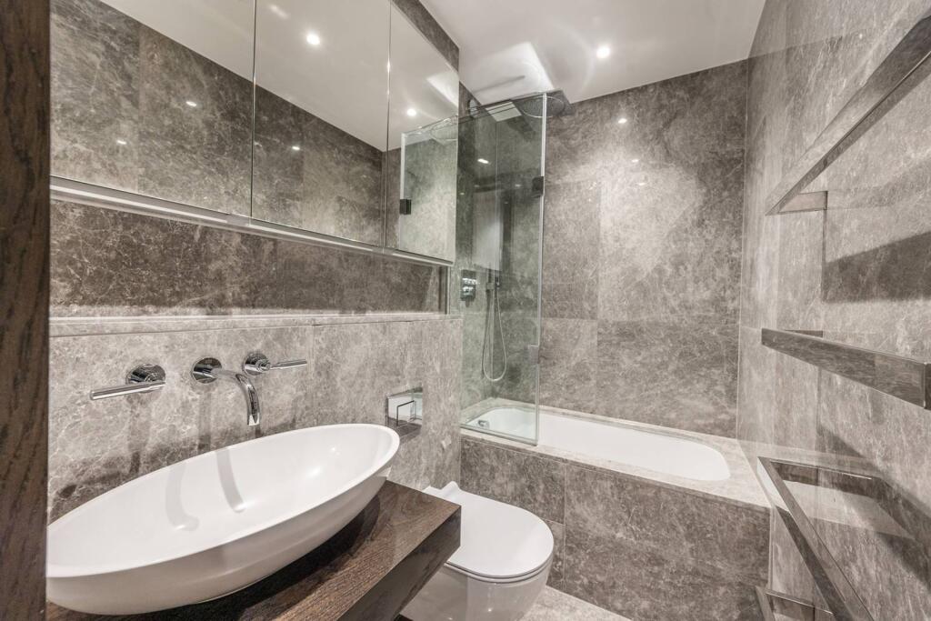 1 bed 1st Floor Flat for rent in Kensington. From Foxtons - Earls Court