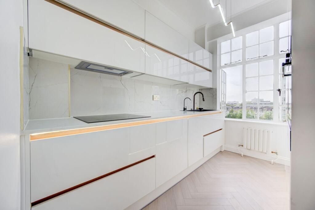 1 bed 1st Floor Flat for rent in London. From Foxtons - Earls Court