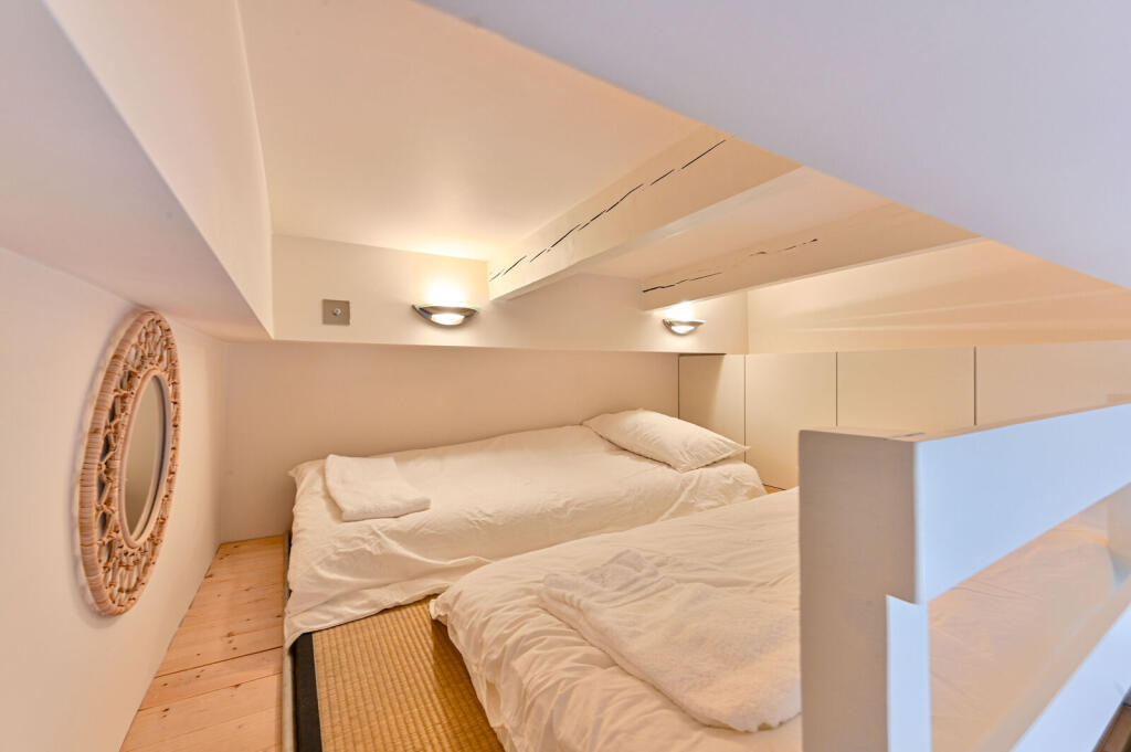4 bed Annexe for rent in Kensington. From Foxtons - Earls Court