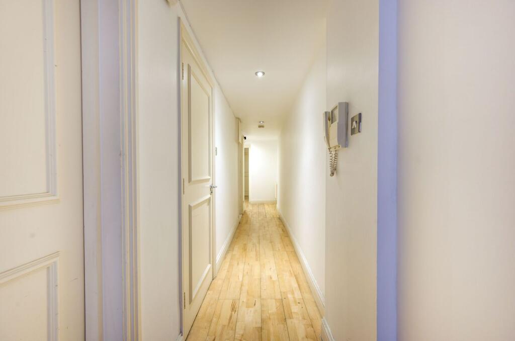4 bed 1st Floor Flat for rent in Kensington. From Foxtons - Earls Court 4 bed 1st Floor Flat for rent in Kensington. From Foxtons - Earls Court