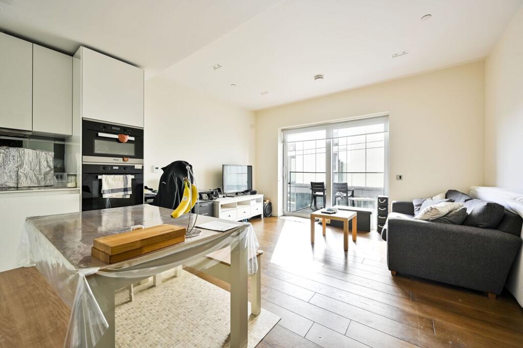 1 bed 1st Floor Flat for rent in Fulham. From Foxtons - Earls Court