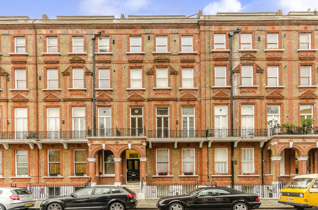 1 bed 1st Floor Flat for rent in London. From Foxtons - Earls Court