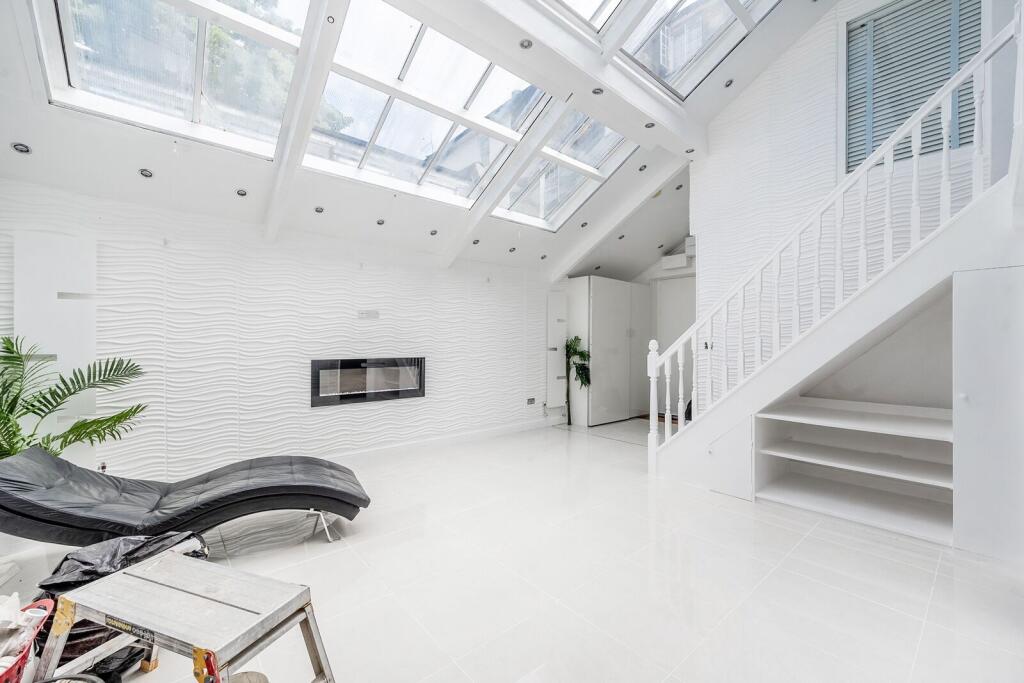 3 bed 1st Floor Flat for rent in Chelsea. From Foxtons - Earls Court 3 bed 1st Floor Flat for rent in Chelsea. From Foxtons - Earls Court