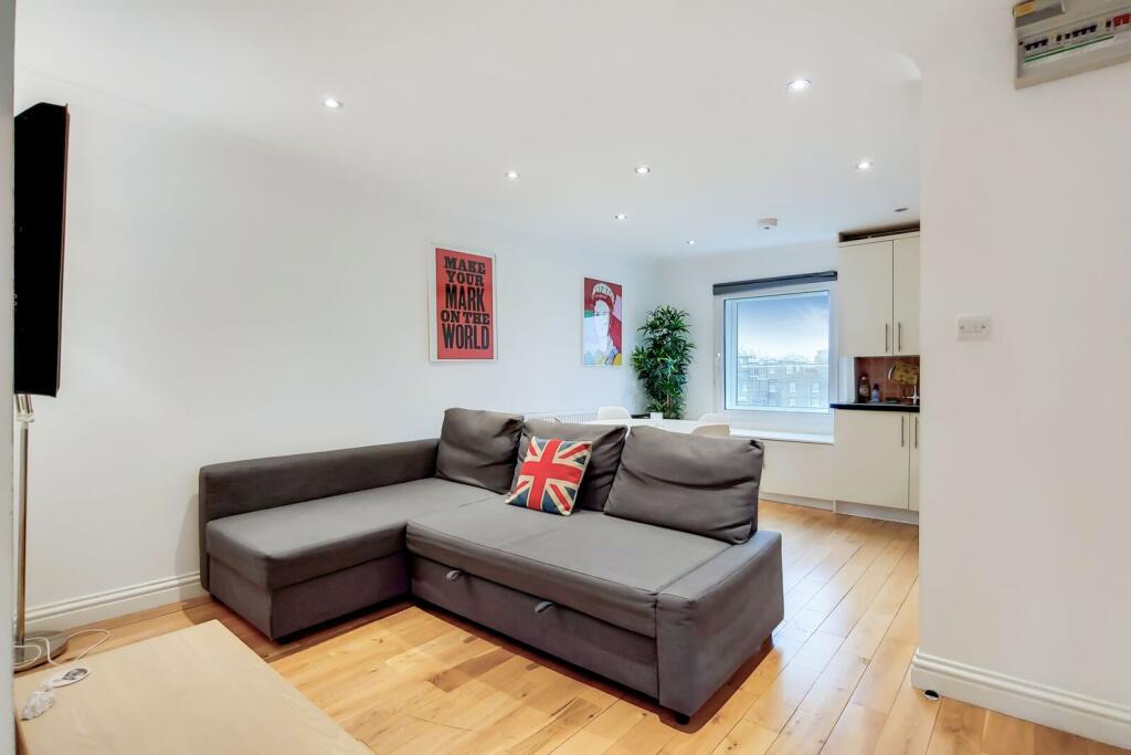 2 bed 1st Floor Flat for rent in London. From Foxtons - Earls Court