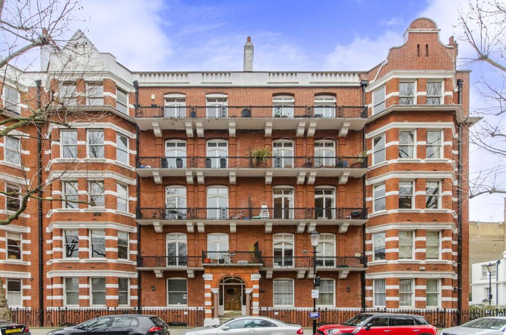2 bed 1st Floor Flat for rent in Kensington. From Foxtons - Earls Court