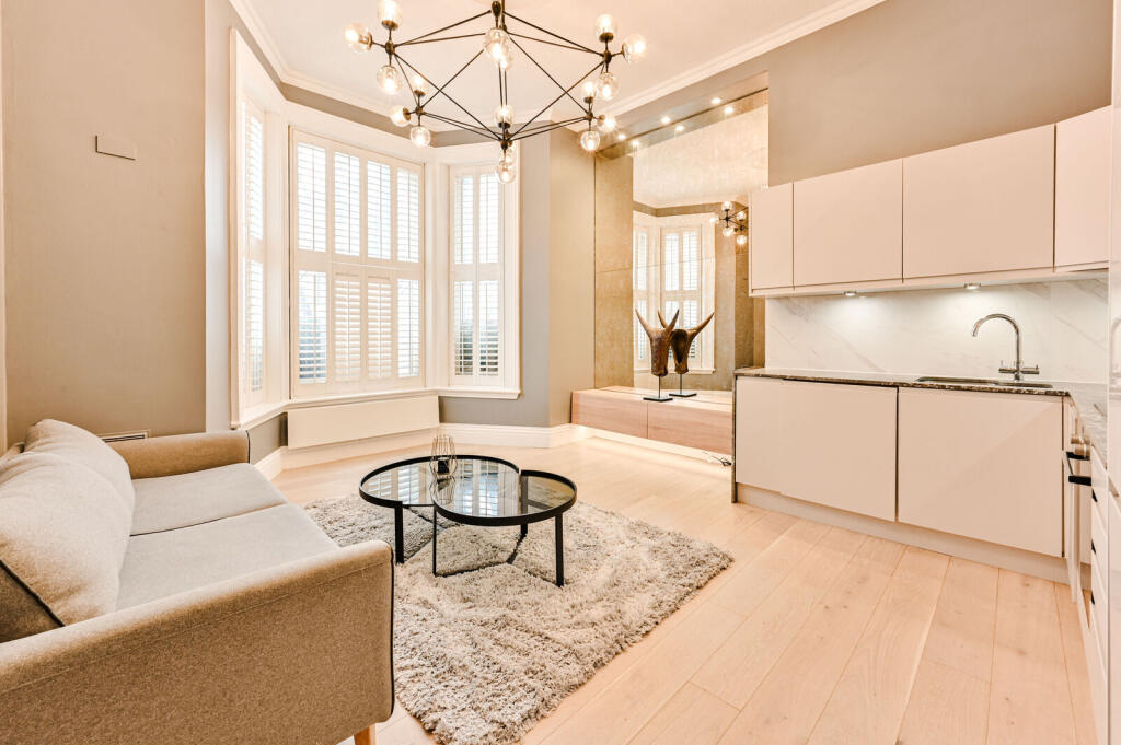 2 bed 1st Floor Flat for rent in London. From Foxtons - Earls Court