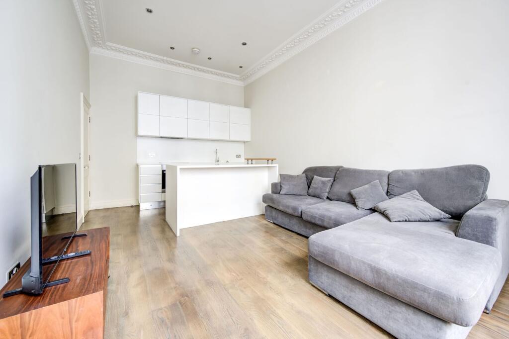 2 bed Annexe for rent in London. From Foxtons - Earls Court
