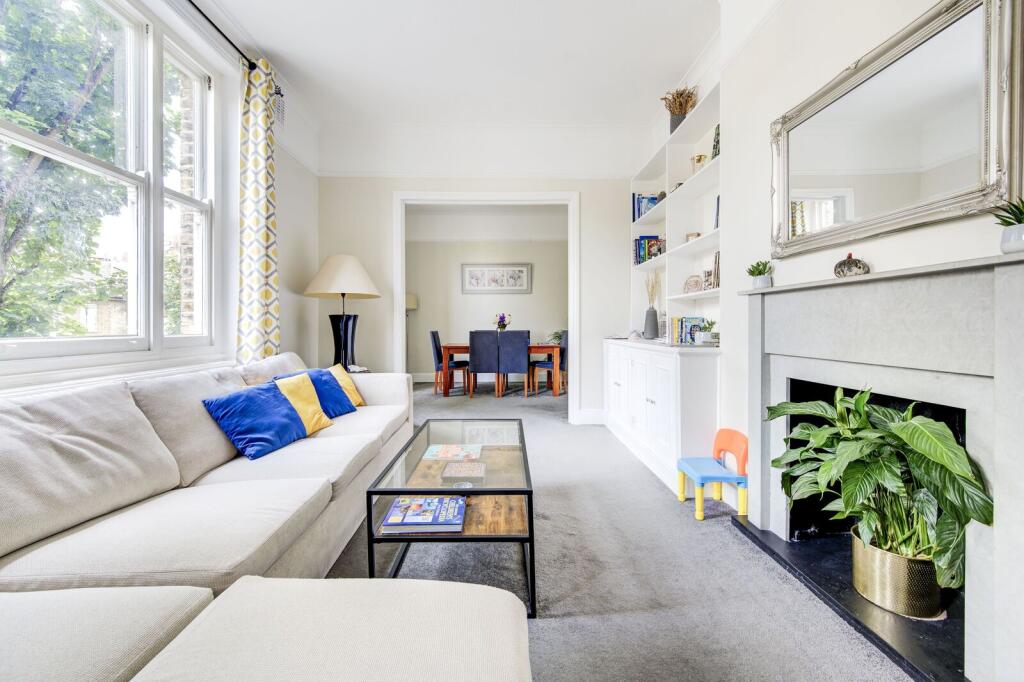 2 bed 1st Floor Flat for rent in London. From Foxtons - Earls Court