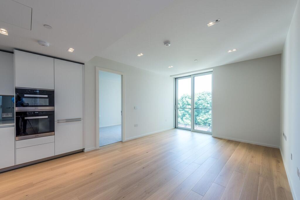 1 bed 1st Floor Flat for rent in London. From Foxtons - Earls Court