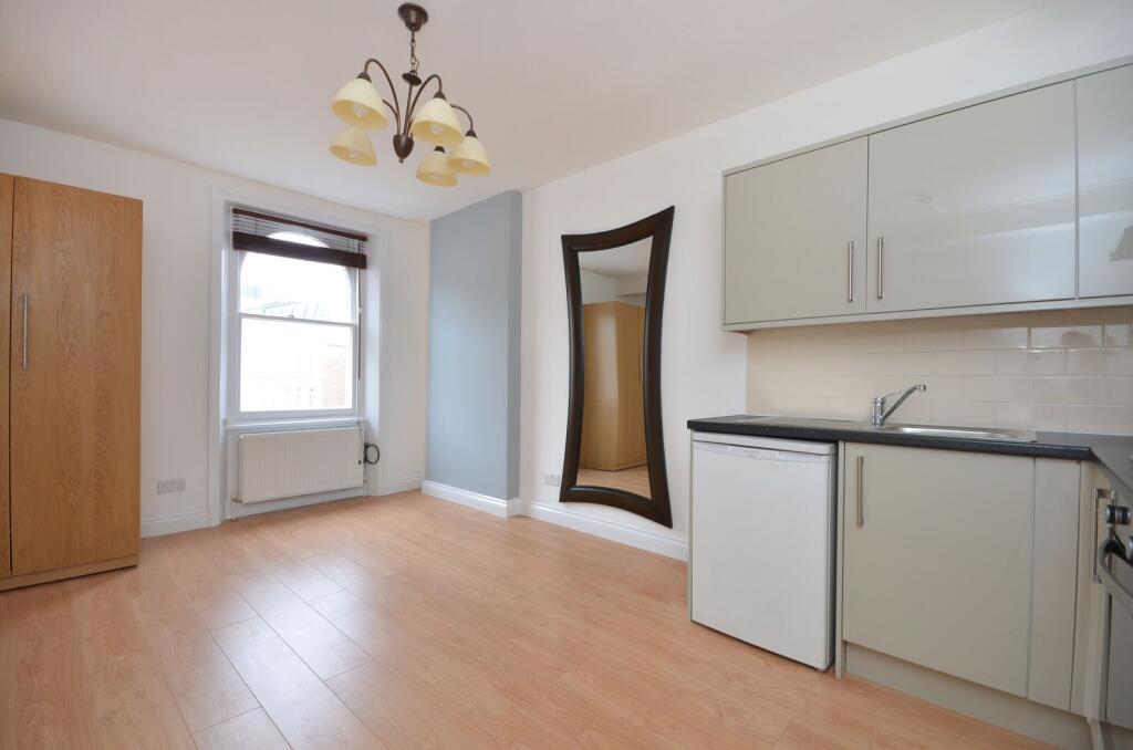 4 bed Studio for rent in Kensington. From Foxtons - Earls Court