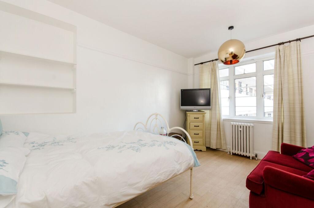 4 bed Studio for rent in Kensington. From Foxtons - Earls Court 4 bed Studio for rent in Kensington. From Foxtons - Earls Court