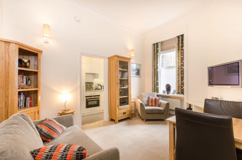 1 bed 1st Floor Flat for rent in London. From Foxtons - Earls Court
