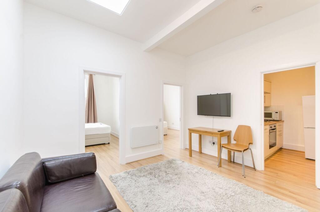 2 bed 1st Floor Flat for rent in Kensington. From Foxtons - Earls Court