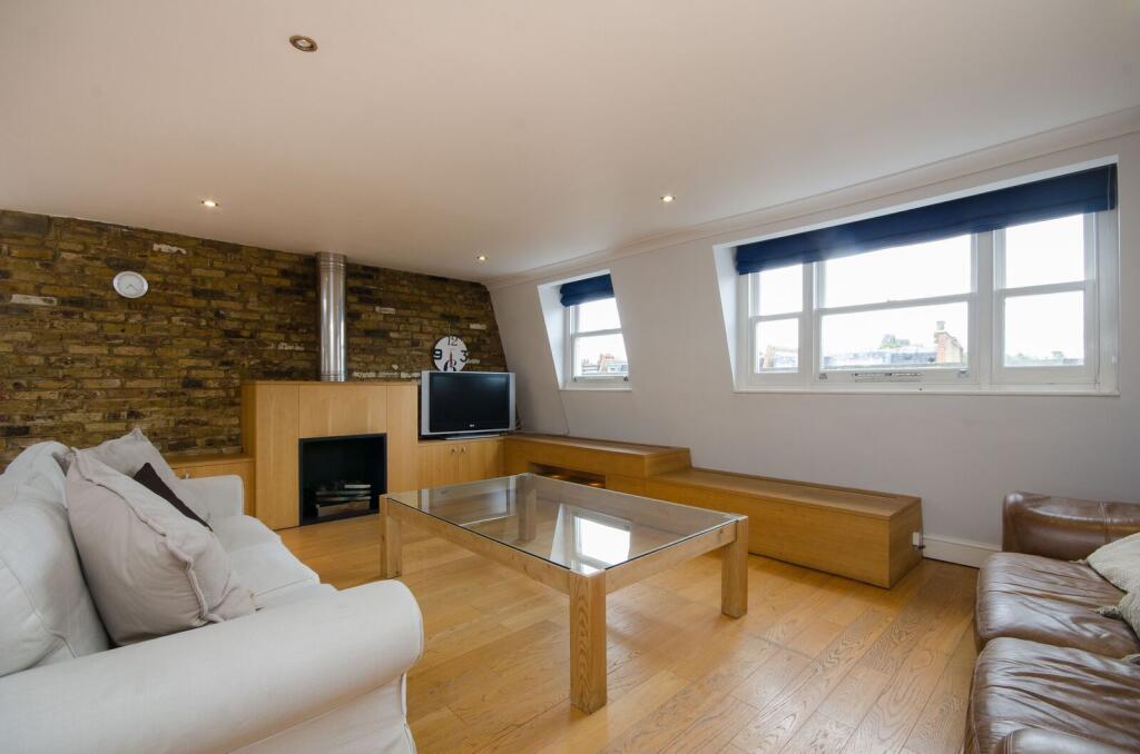3 bed 1st Floor Flat for rent in Kensington. From Foxtons - Earls Court 3 bed 1st Floor Flat for rent in Kensington. From Foxtons - Earls Court