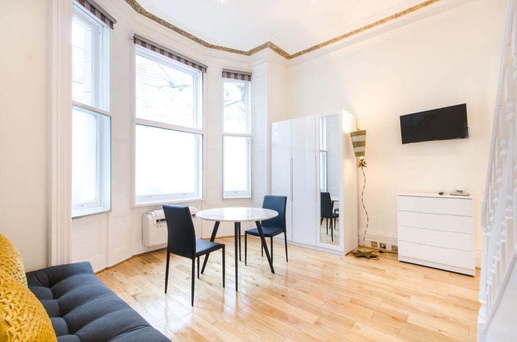 4 bed Studio for rent in Kensington. From Foxtons - Earls Court