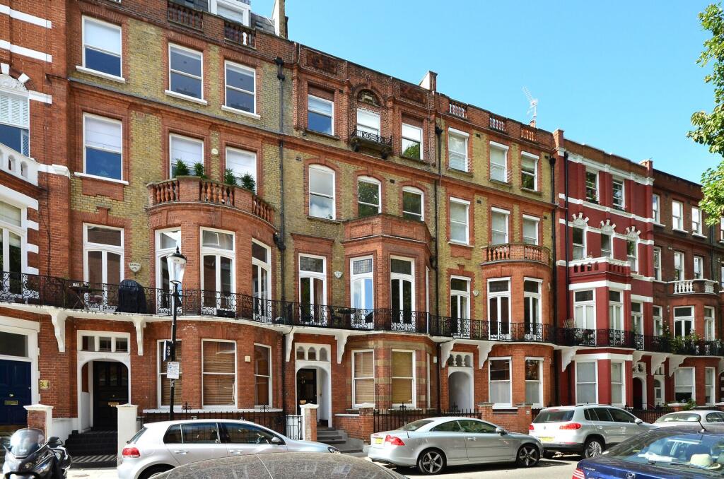 2 bed 1st Floor Flat for rent in Kensington. From Foxtons - Earls Court