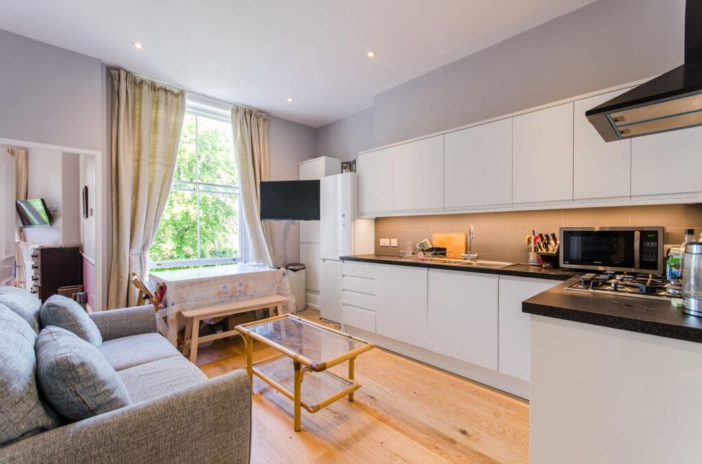 3 bed 1st Floor Flat for rent in London. From Foxtons - Earls Court 3 bed 1st Floor Flat for rent in London. From Foxtons - Earls Court