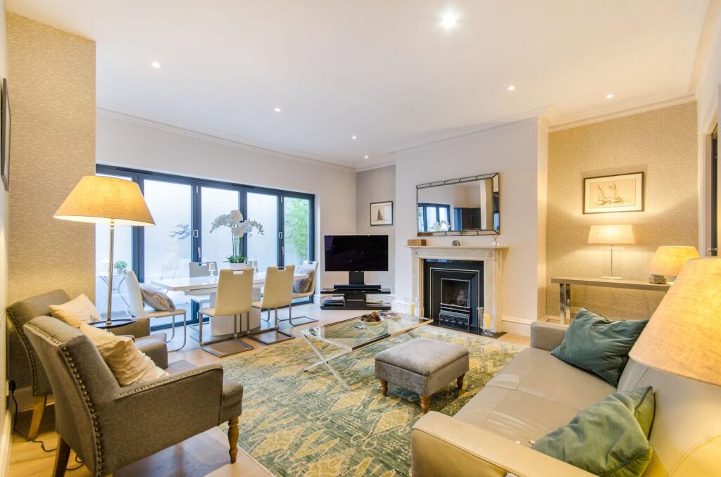 3 bed 1st Floor Flat for rent in London. From Foxtons - Earls Court 3 bed 1st Floor Flat for rent in London. From Foxtons - Earls Court