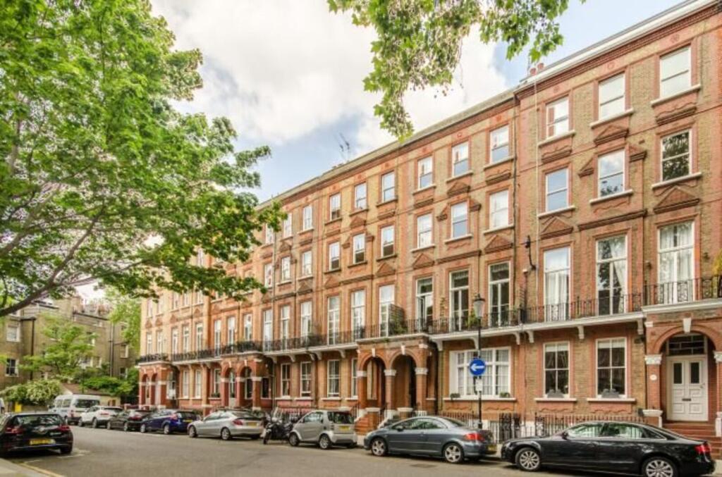 4 bed 1st Floor Flat for rent in London. From Foxtons - Earls Court