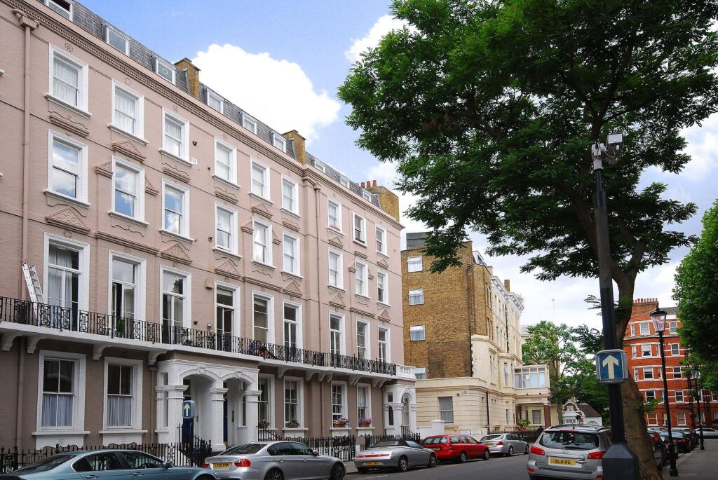 4 bed Studio for rent in London. From Foxtons - Earls Court