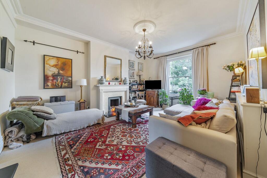 2 bed 1st Floor Flat for rent in London. From Foxtons - Earls Court