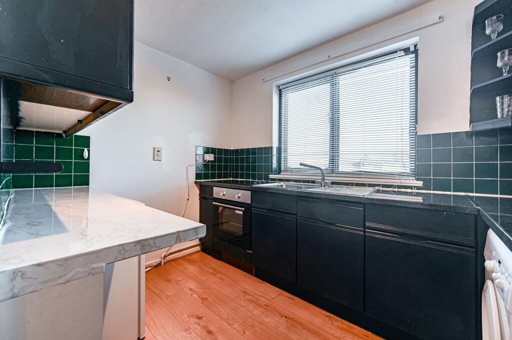 4 bed Studio for rent in London. From Foxtons - Earls Court
