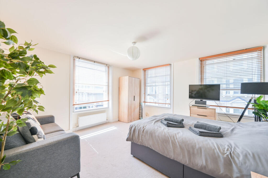 2 bed 1st Floor Flat for rent in London. From Foxtons - Earls Court