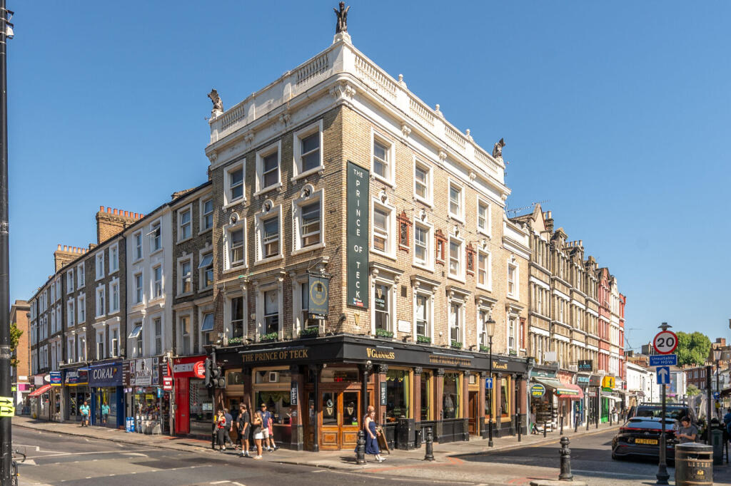 3 bed 1st Floor Flat for rent in London. From Foxtons - Earls Court 3 bed 1st Floor Flat for rent in London. From Foxtons - Earls Court