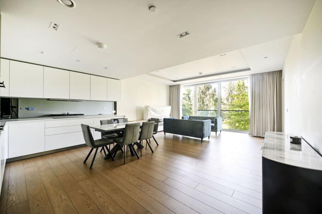 3 bed 1st Floor Flat for rent in London. From Foxtons - Earls Court