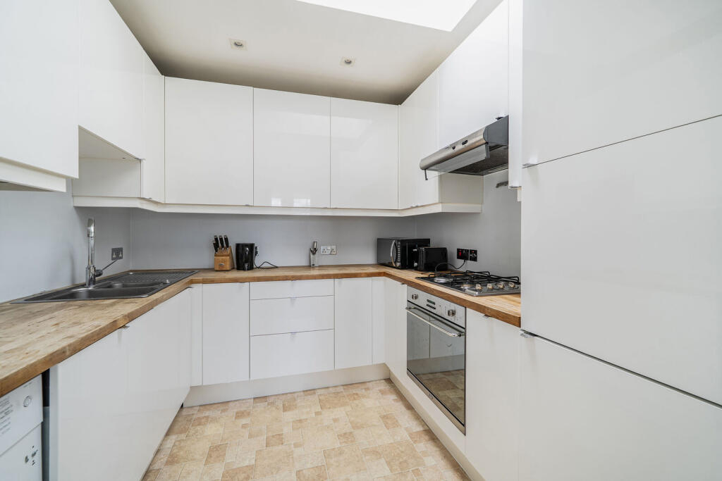 2 bed 1st Floor Flat for rent in Chelsea. From Foxtons - Earls Court 2 bed 1st Floor Flat for rent in Chelsea. From Foxtons - Earls Court