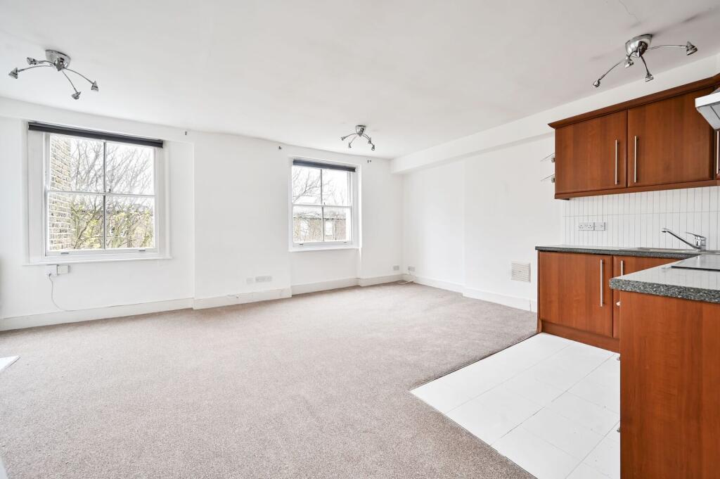 2 bed 1st Floor Flat for rent in London. From Foxtons - Earls Court