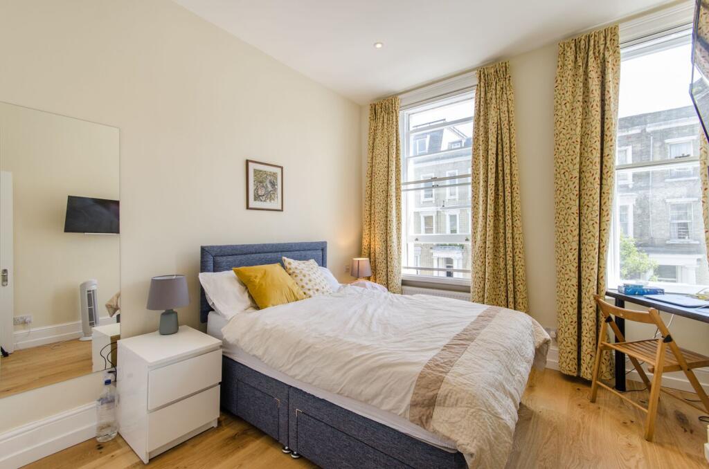 3 bed 1st Floor Flat for rent in London. From Foxtons - Earls Court