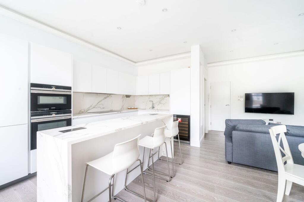 2 bed 1st Floor Flat for rent in London. From Foxtons - Earls Court