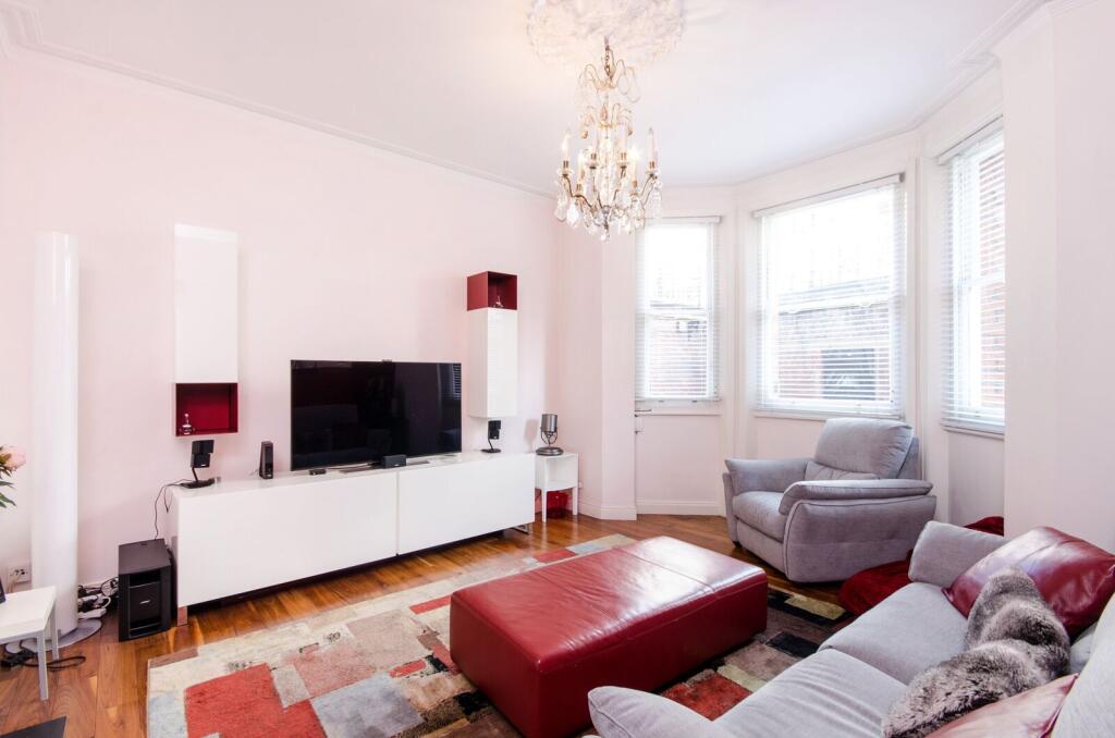 2 bed 1st Floor Flat for rent in London. From Foxtons - Earls Court