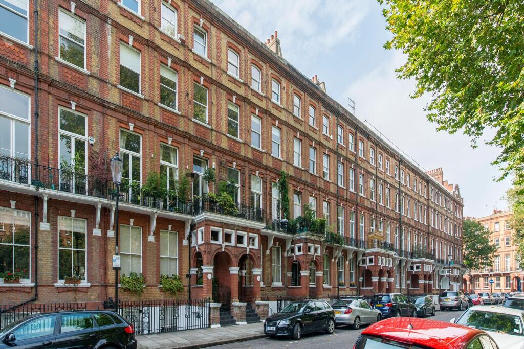 3 bed 1st Floor Flat for rent in London. From Foxtons - Earls Court
