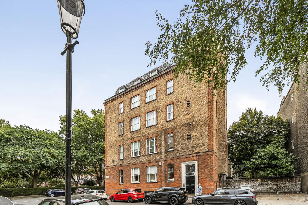 2 bed 1st Floor Flat for rent in London. From Foxtons - Earls Court