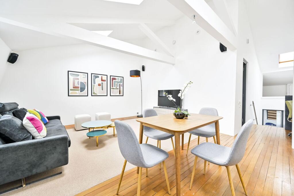 1 bed 1st Floor Flat for rent in Chelsea. From Foxtons - Earls Court