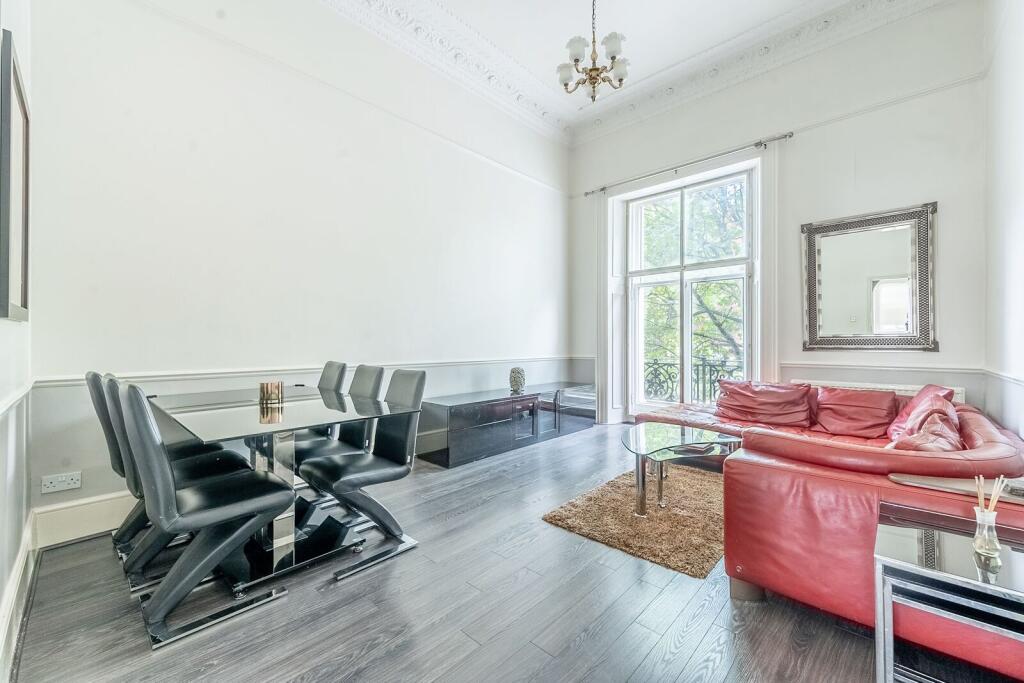 3 bed 1st Floor Flat for rent in Kensington. From Foxtons - Earls Court