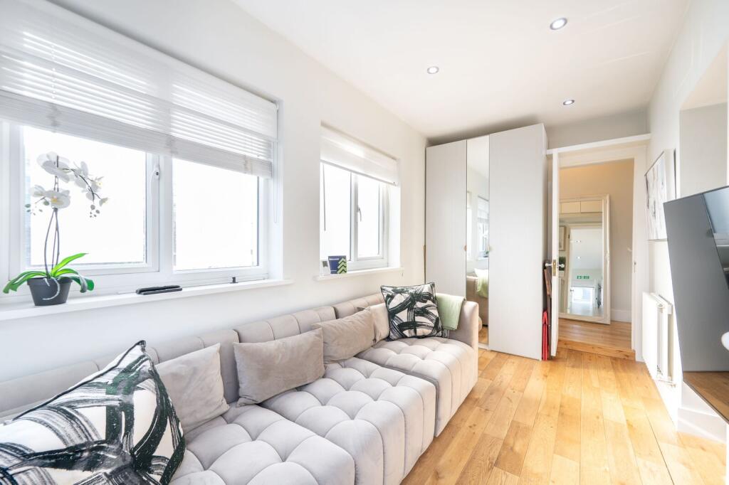 1 bed 1st Floor Flat for rent in Chelsea. From Foxtons - Earls Court 1 bed 1st Floor Flat for rent in Chelsea. From Foxtons - Earls Court
