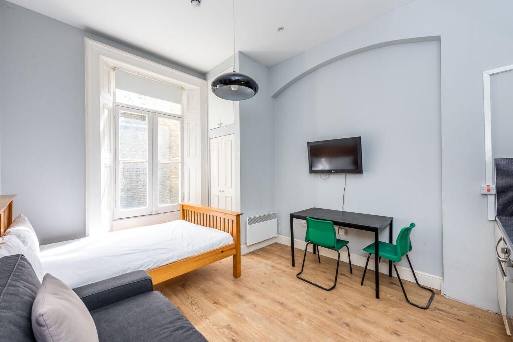 1 bed Studio for rent in London. From Foxtons - Earls Court