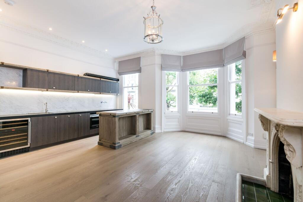 2 bed 1st Floor Flat for rent in London. From Foxtons - Earls Court