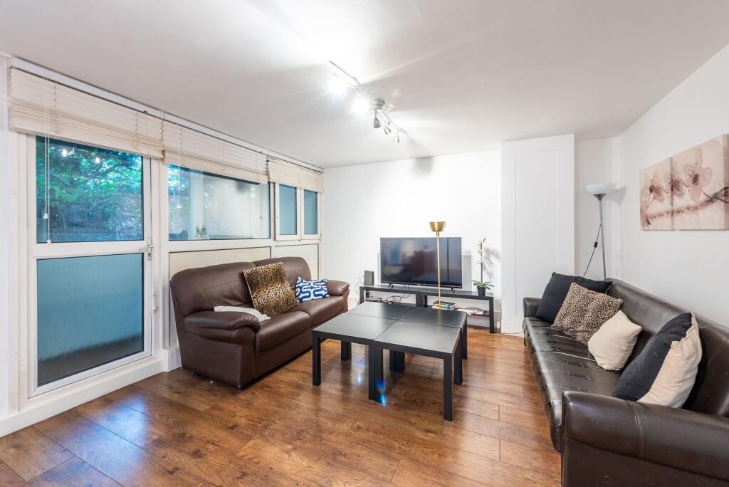 3 bed Annexe for rent in Chelsea. From Foxtons - Earls Court