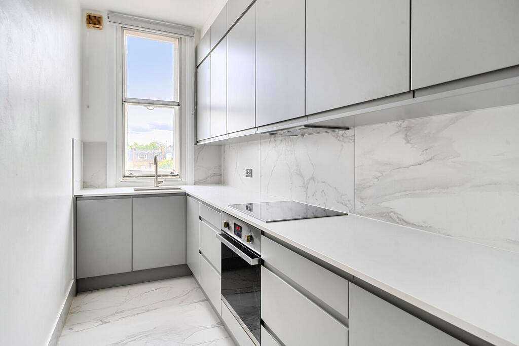 2 bed 1st Floor Flat for rent in London. From Foxtons - Earls Court